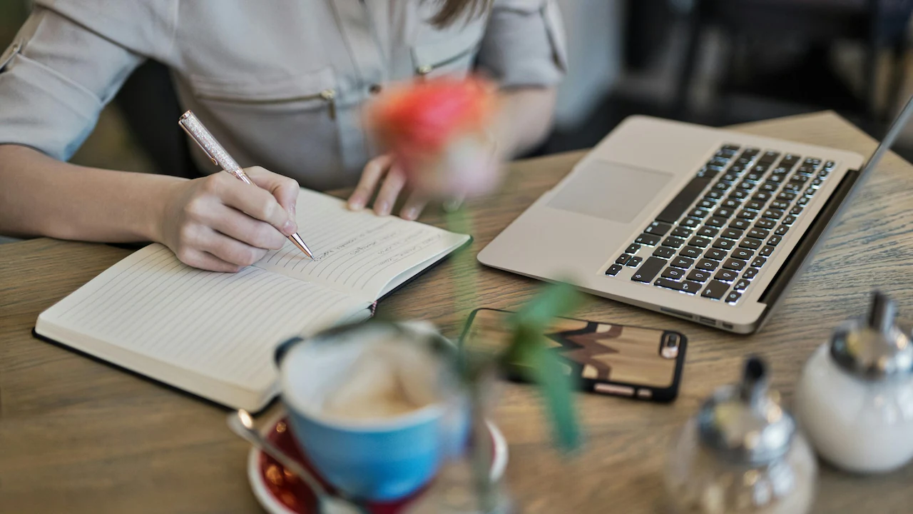 Crafting Joyful Tales: 7 Must-Have U.S. Writing Tools to Fire Up Your Creativity in 2025